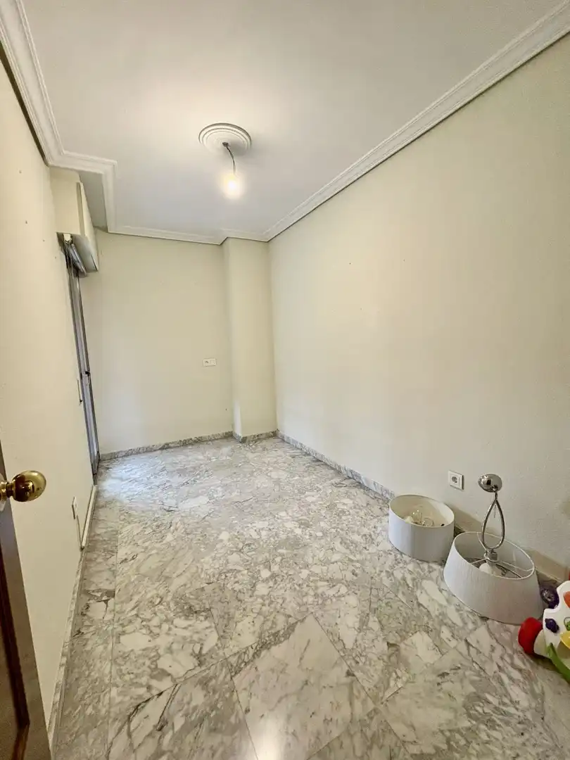 Bedroom of Flat for sale in Sevilla  with Air Conditioner, Heating and Terrace