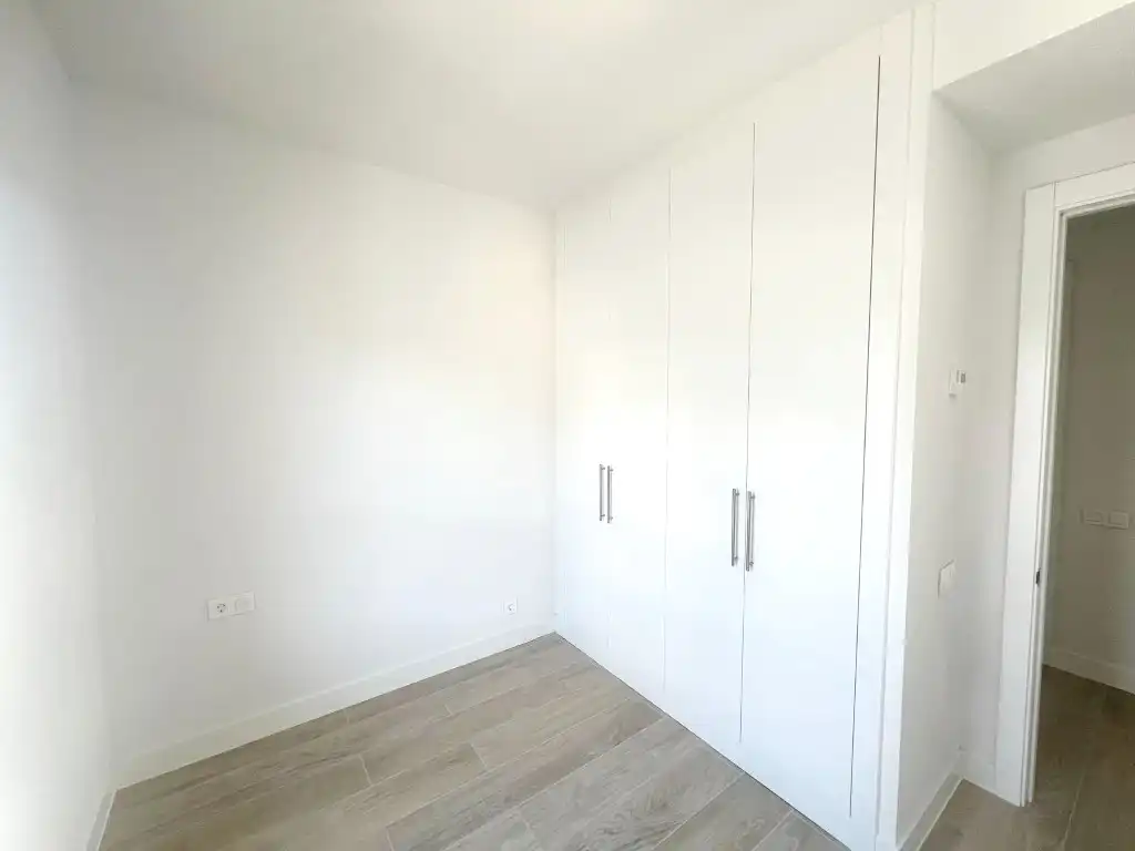 Schlafzimmer von Wohnung zur Miete in Cobeña mit Klimaanlage, Heizung und Terrasse