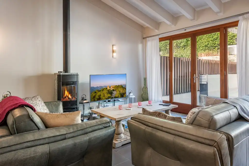 Sala d'estar de Casa adosada en venda en Pollença amb Aire condicionat, Jardí privat i Terrassa