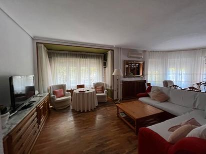Sala d'estar de Pis en venda en  Albacete Capital amb Aire condicionat, Calefacció i Parquet
