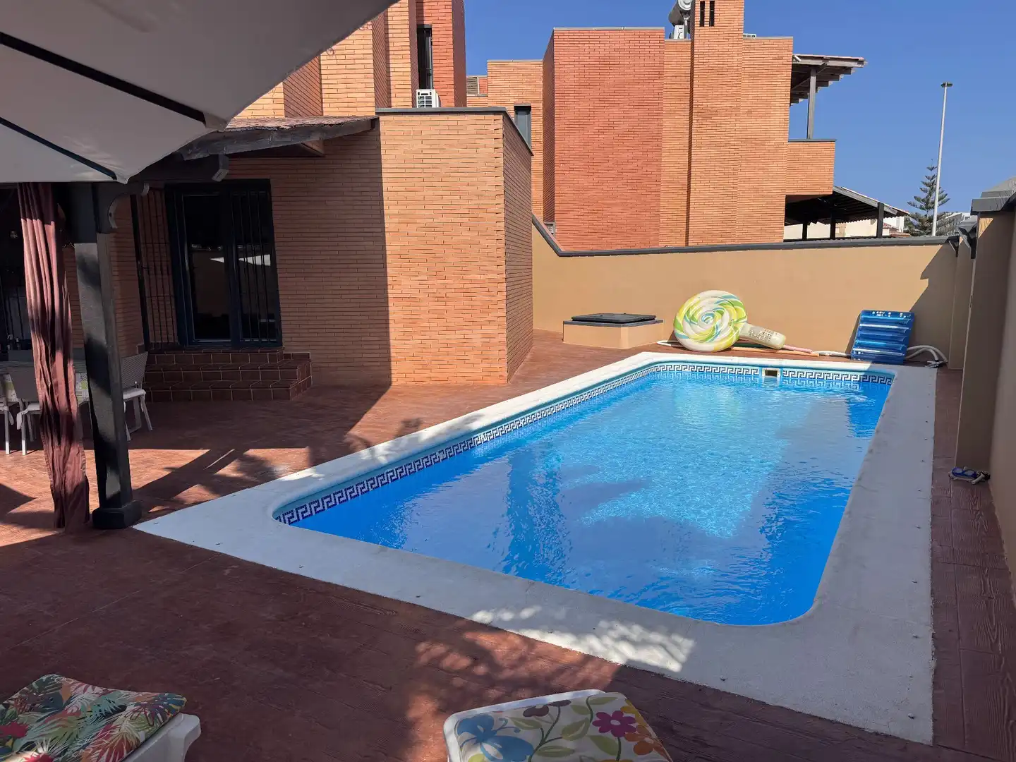Piscina de Casa o chalet en venta en Roquetas de Mar con Aire acondicionado, Jardín privado y Terraza