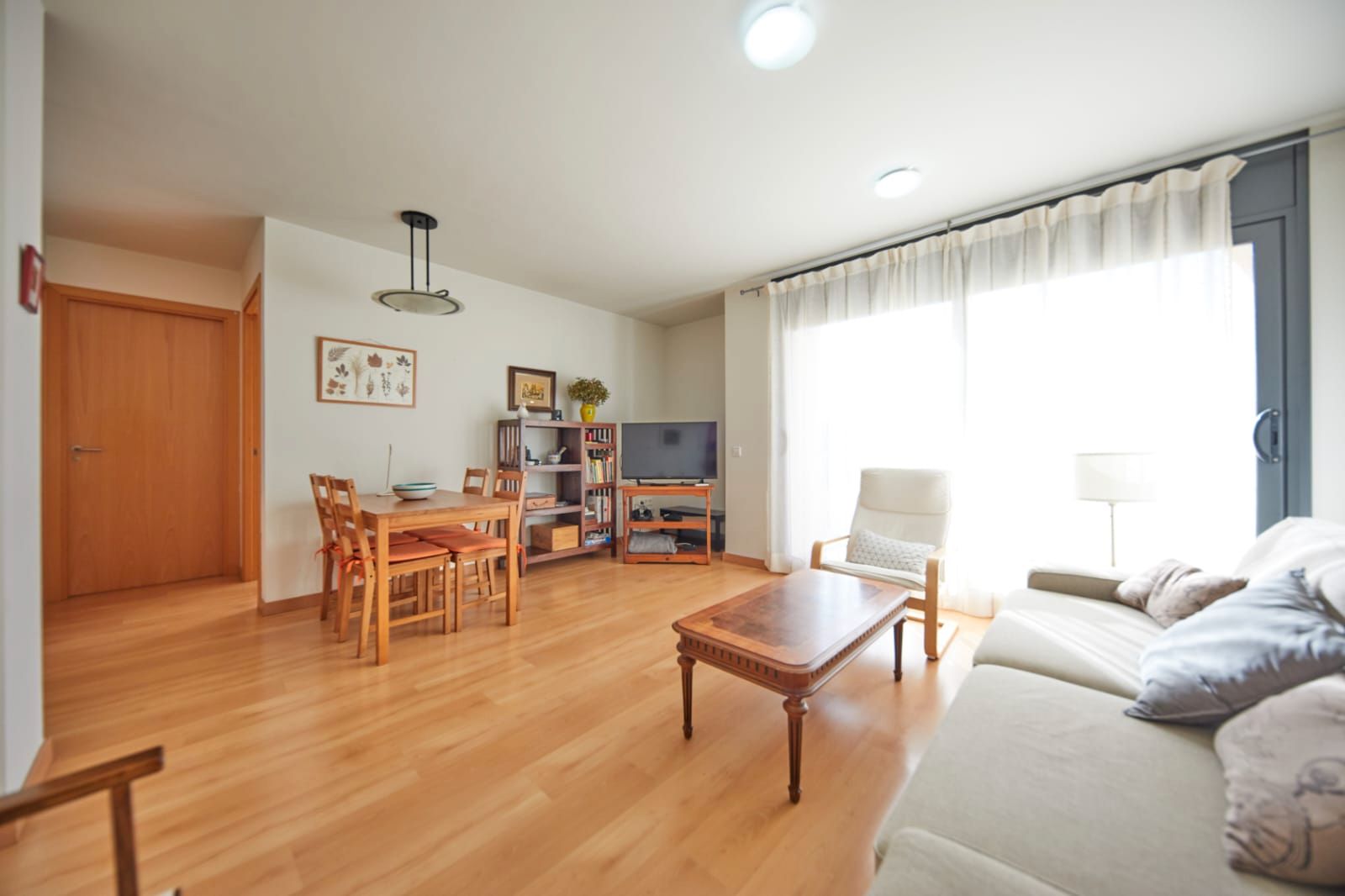 Living room of Flat for sale in La Pobla de Cérvoles  with Heating, Parquet flooring and Balcony