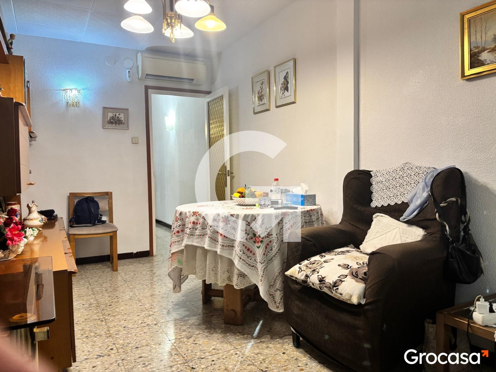 Sala de estar de Piso en venta en L'Hospitalet de Llobregat con Aire acondicionado, Calefacción y Horno
