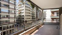 Exterior view of Flat for sale in  Barcelona Capital  with Terrace and Balcony