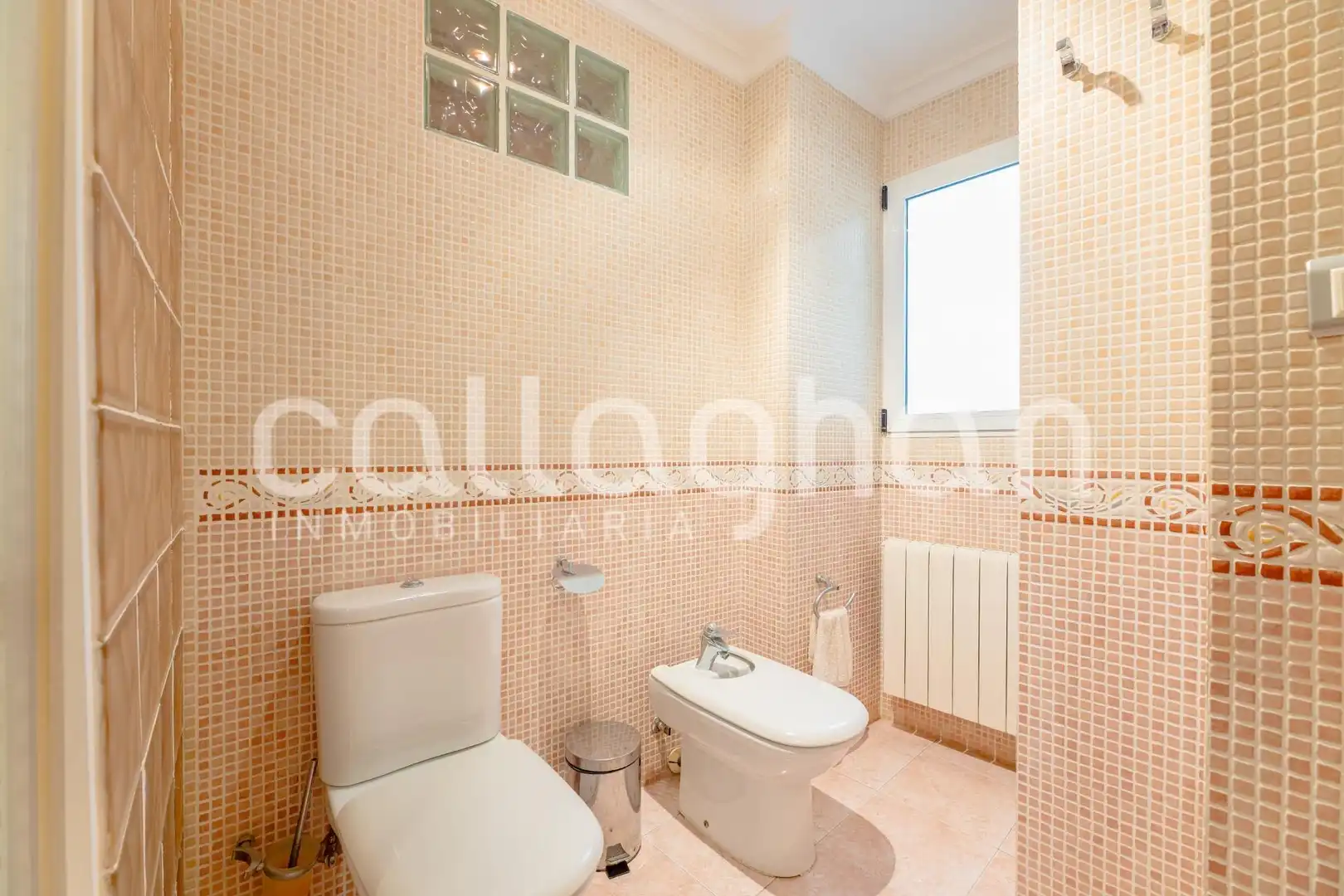 Bany de Casa o xalet en venda en Sagunto / Sagunt amb Calefacció, Jardí privat i Terrassa