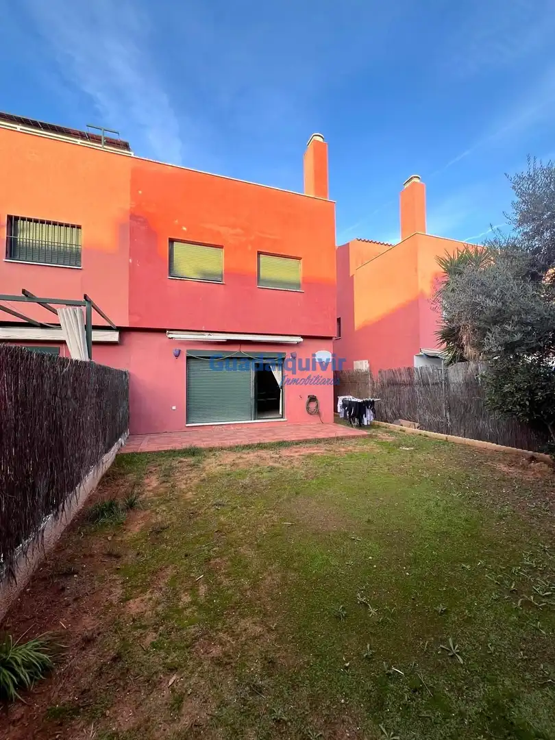 Jardí de Casa adosada en venda en Alcalá de Guadaira amb Jardí privat, Terrassa i Traster