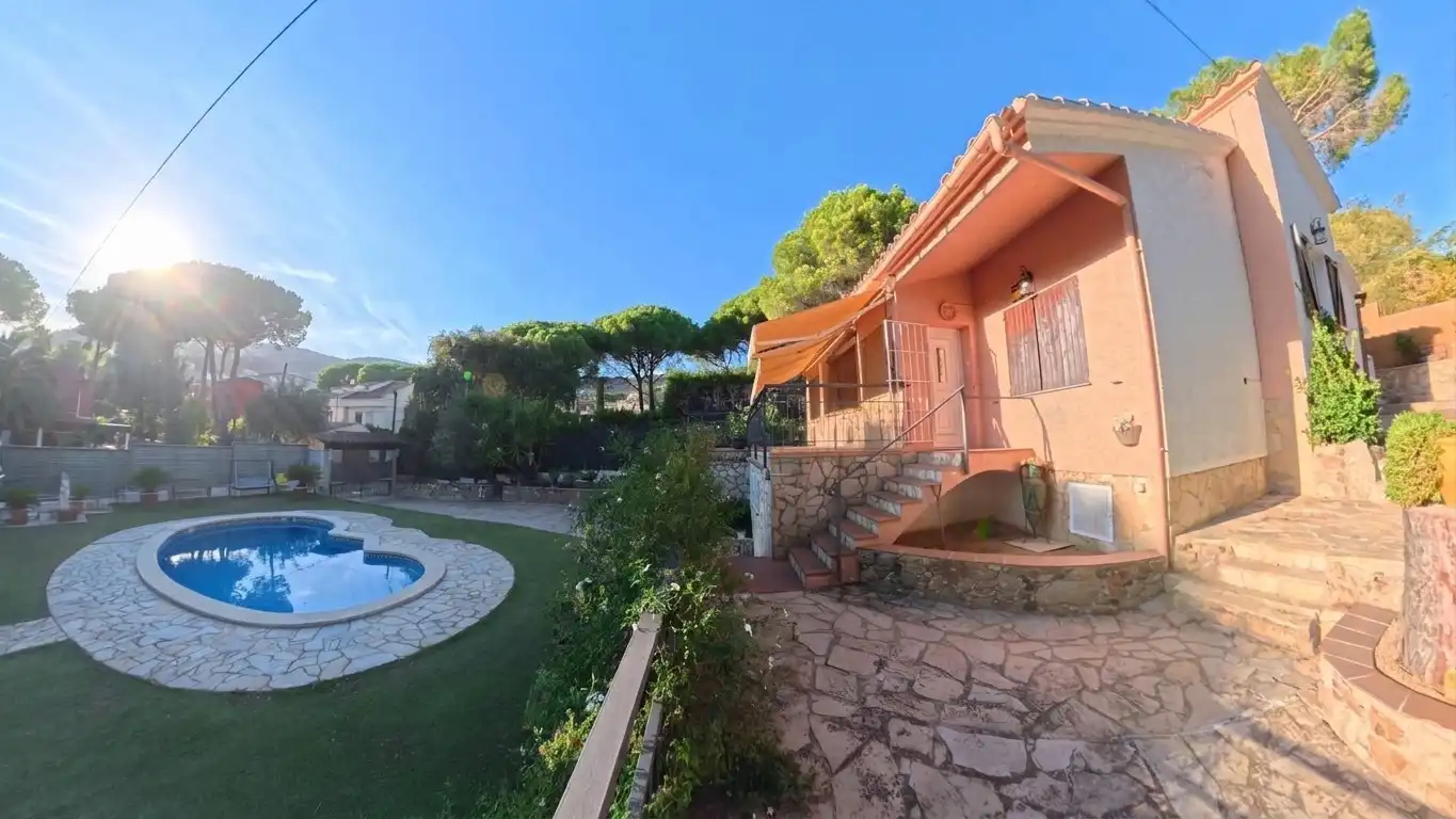 Casa con piscina en venta en Carrer del Puig Tomàs 5, imagen 3