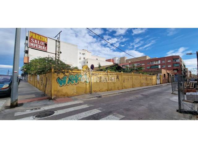 Terreno residencial en Venta en Calle ausias march en Alfafar