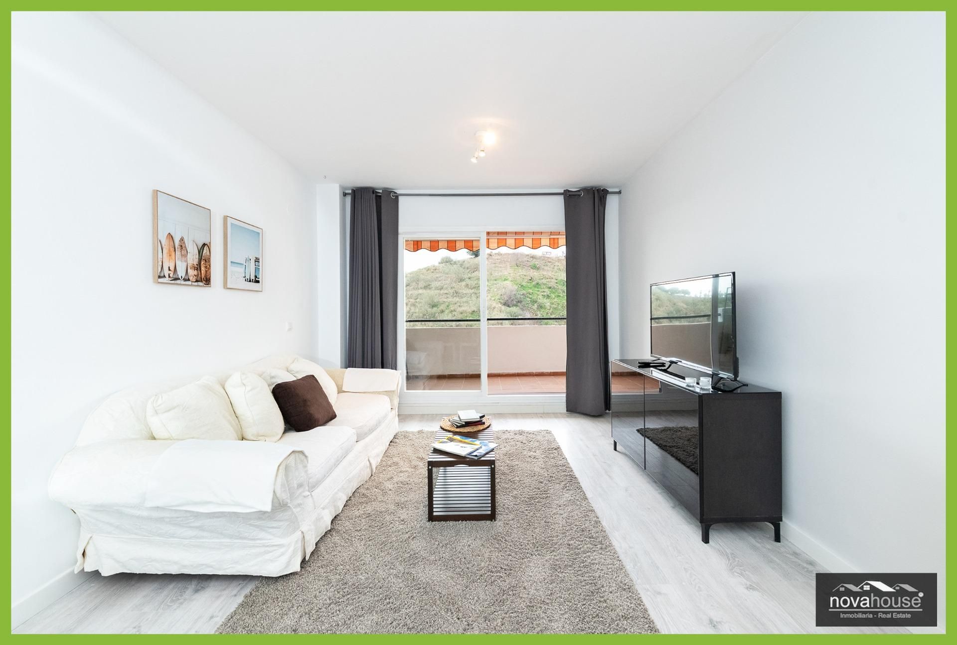 Living room of Flat for sale in Rincón de la Victoria  with Terrace and Storage room