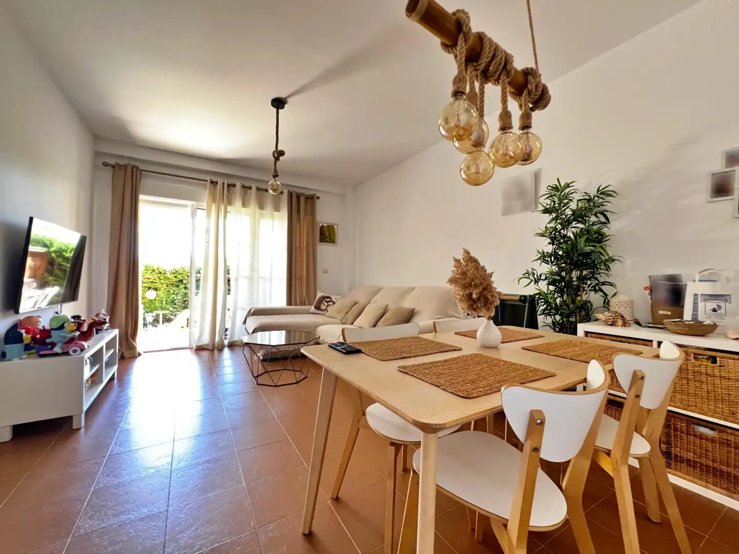 Sala d'estar de Apartament en venda en Ayamonte amb Jardí privat, Terrassa i Piscina comunitària
