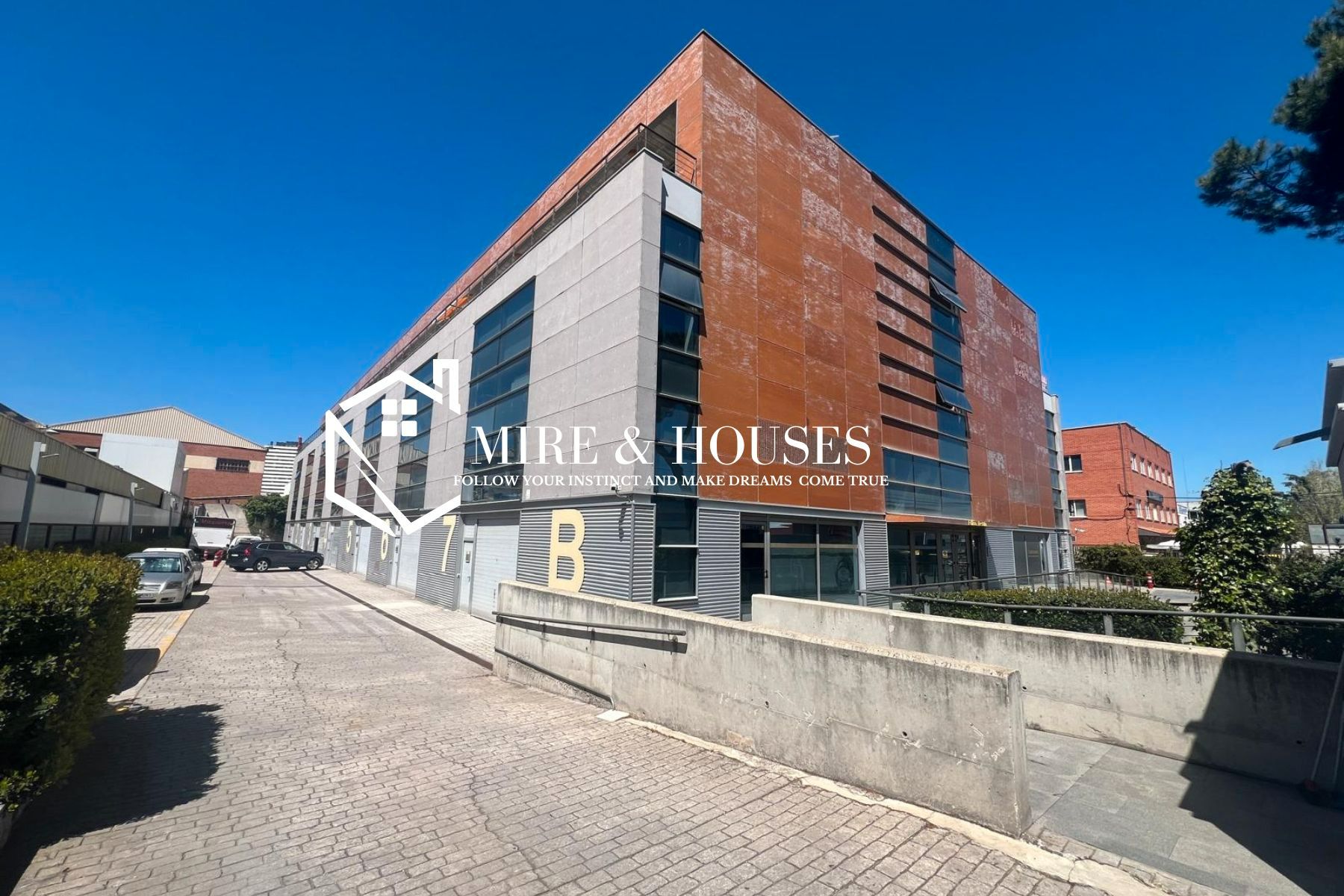 Vista exterior de Oficina de lloguer en Alcobendas amb Aire condicionat, Moblat i Alarma