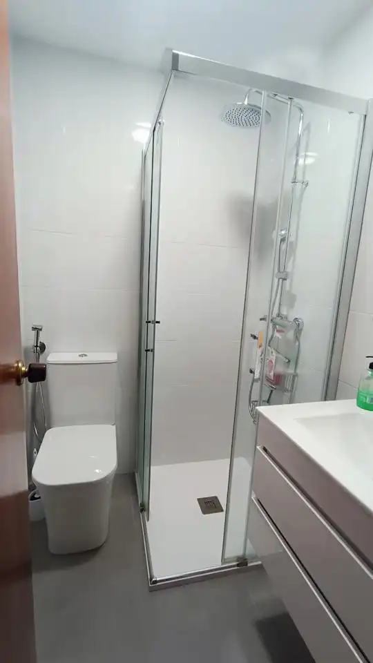 Bathroom of Flat for rent in Pontevedra Capital 