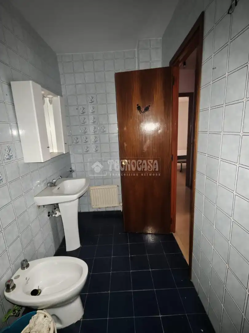 Baño de Piso en venta en La Bañeza  con Calefacción, Terraza y Trastero