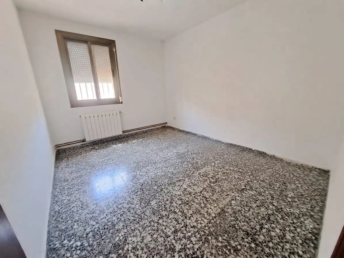 Dormitori de Casa o xalet en venda en Rubí amb Calefacció, Terrassa i Traster