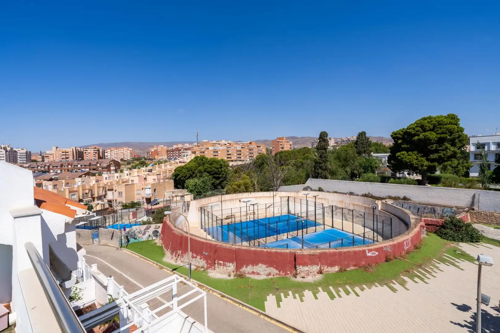 Piscina de Casa adosada en venta en Almería con Aire acondicionado, Terraza y Trastero