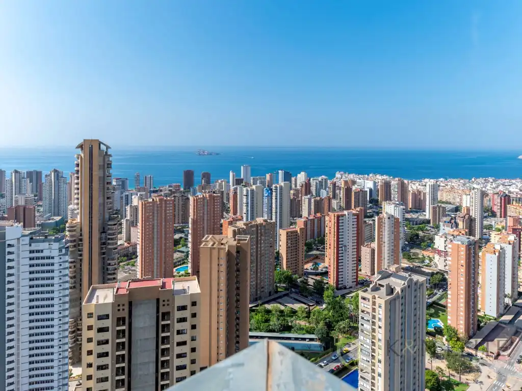 Vista exterior de Ático de alquiler en Benidorm con Aire acondicionado, Jardín privado y Piscina