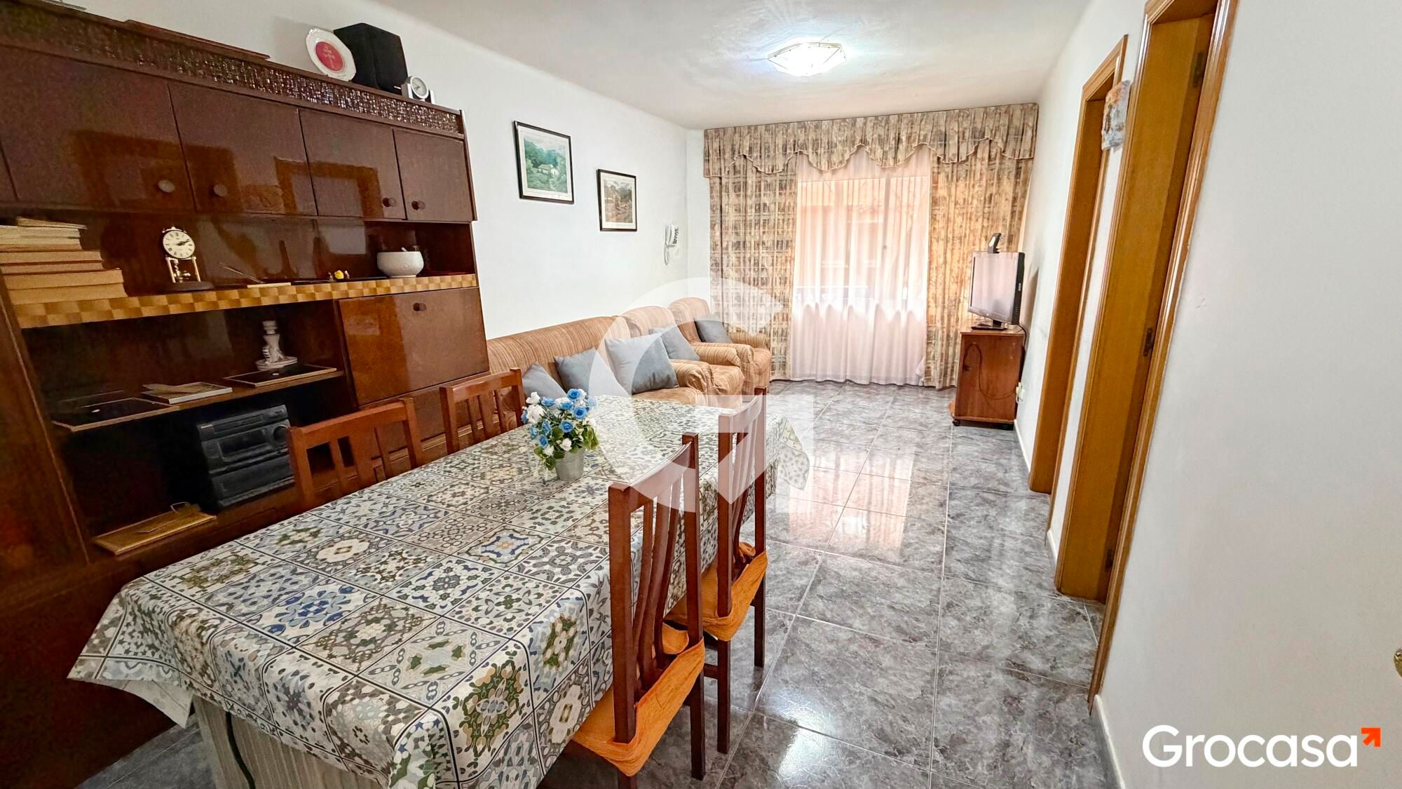 Sala de estar de Piso en venta en Cornellà de Llobregat con Trastero y Horno
