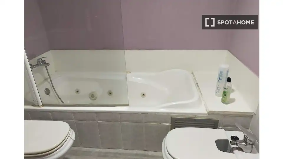 Bathroom of Flat for share in Murcia  with Air Conditioner, Heating and Furnished