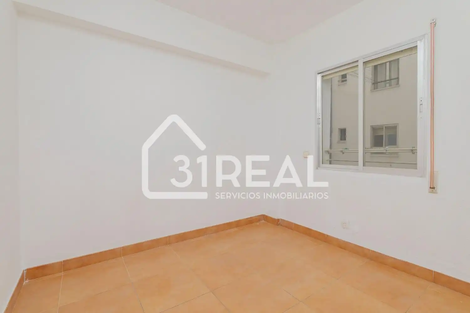 Habitación de Piso en venta en Madrid con Calefacción, Parquet y Terraza