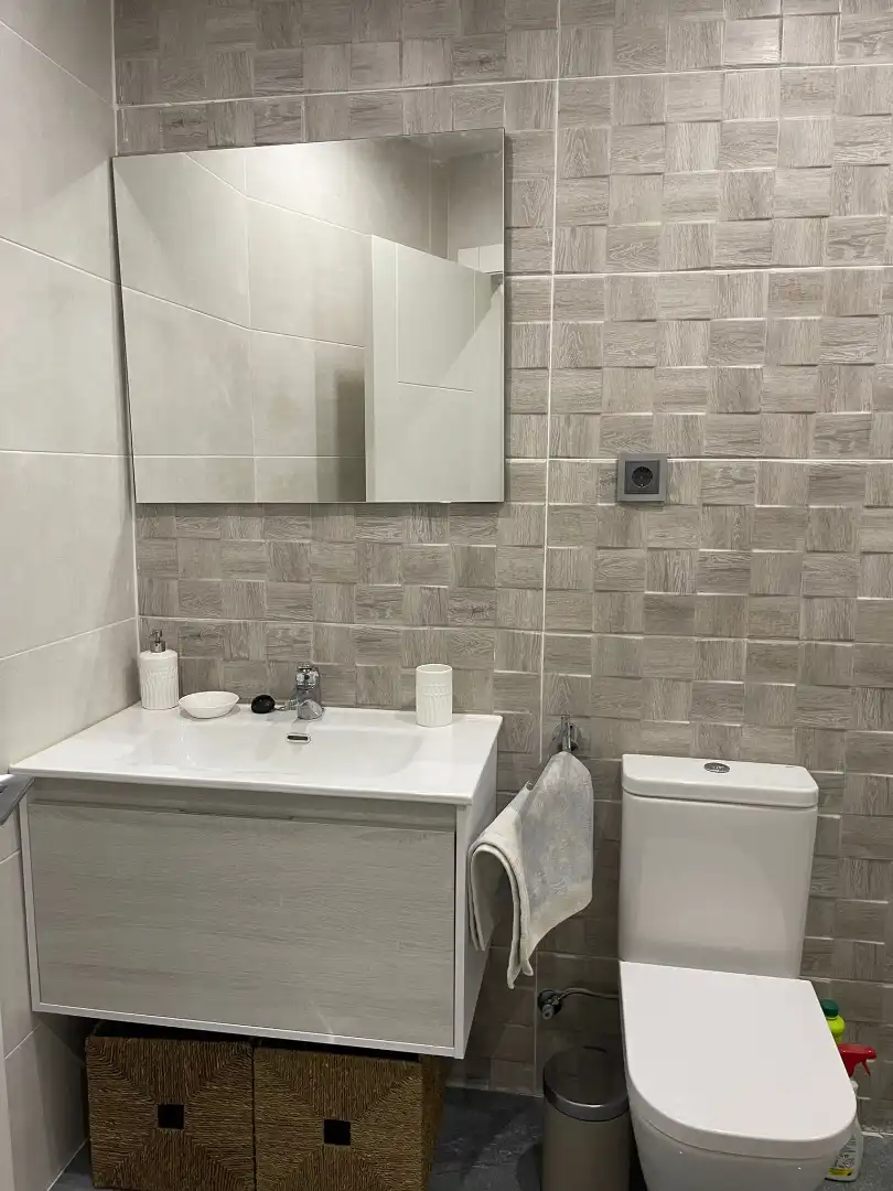 Baño de Apartamento de alquiler en Linares con Aire acondicionado, Calefacción y Amueblado