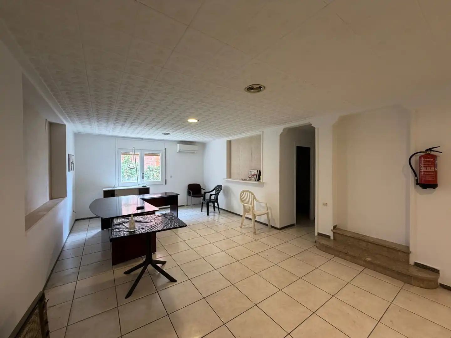 Geschaftsraum zur Miete in Empuriabrava mit Klimaanlage und Terrasse