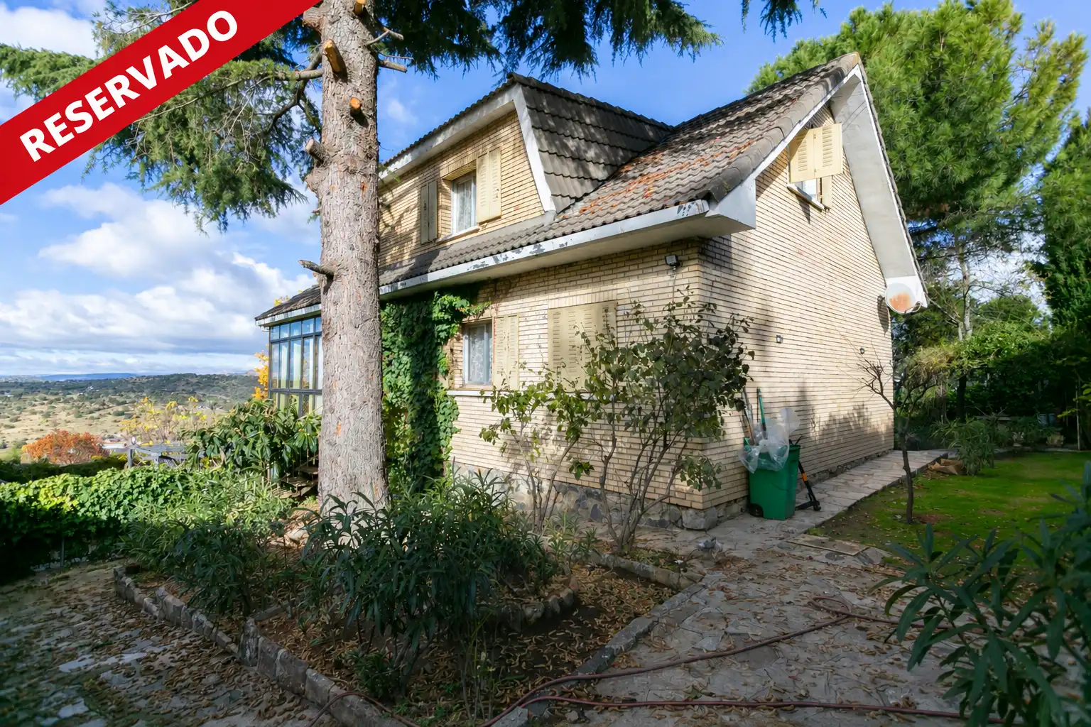 Casa amb piscina en venda a via lactea