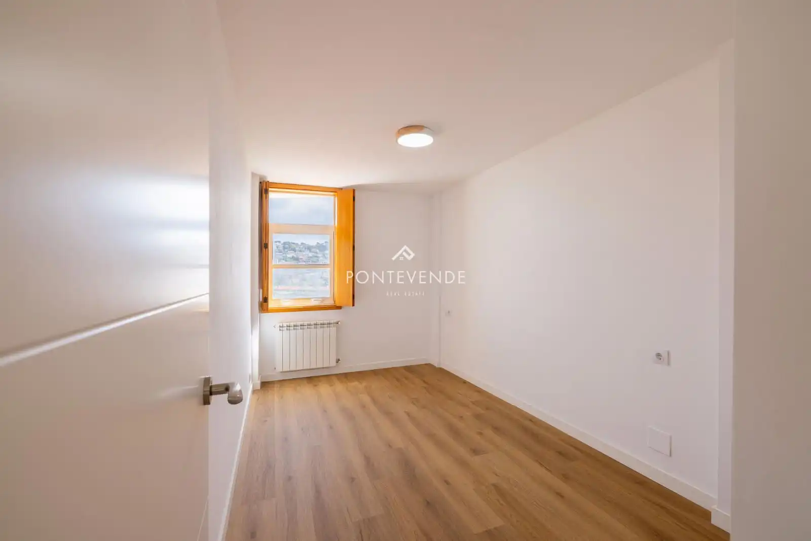 Schlafzimmer von Wohnung zum Verkauf in Vigo  mit Heizung