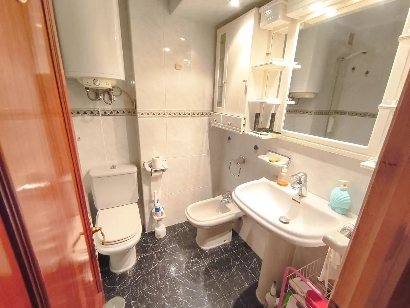 Badezimmer von Wohnung zum Verkauf in Avilés mit Heizung und Möbliert