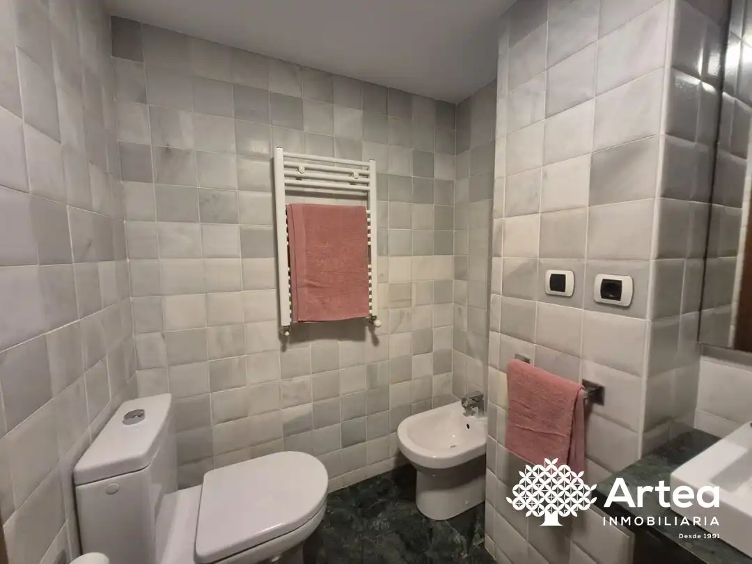 Baño de Piso de alquiler en Bilbao  con Calefacción, Jardín privado y Horno