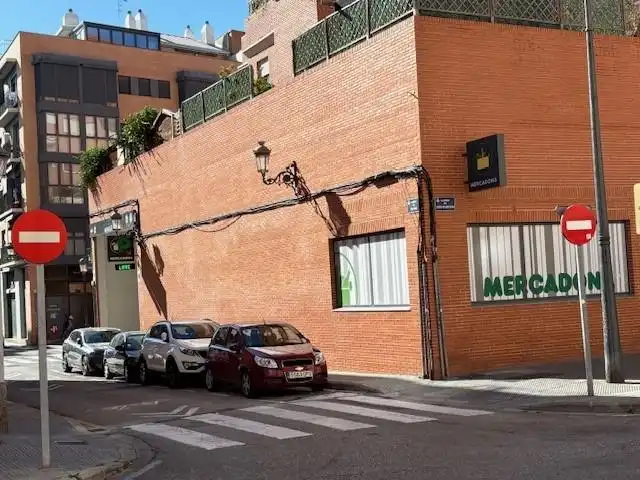 Vista exterior de Local de lloguer en Valencia