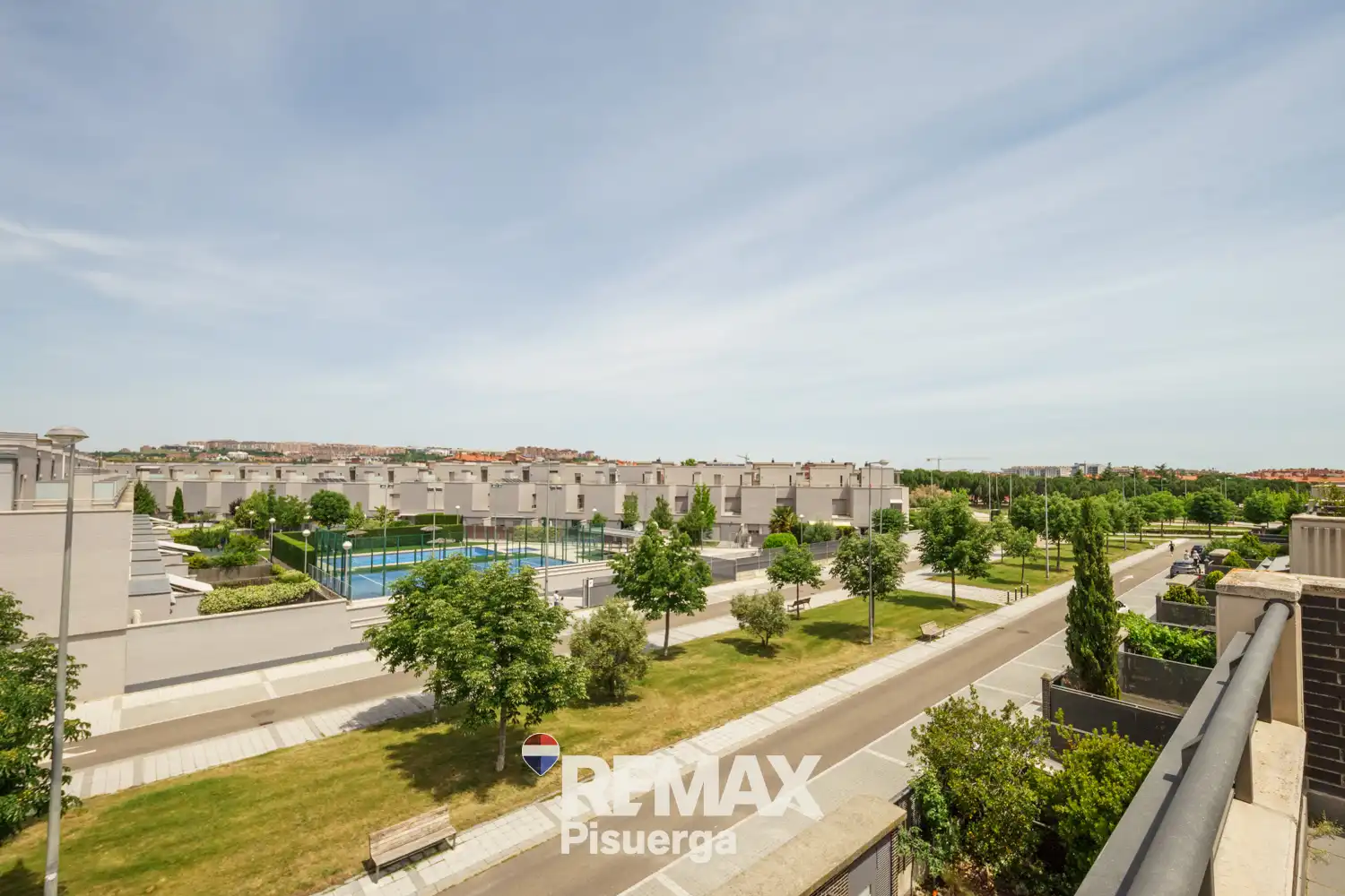 Vista exterior de Casa o xalet en venda en Valladolid amb Aire condicionat, Calefacció i Jardí privat