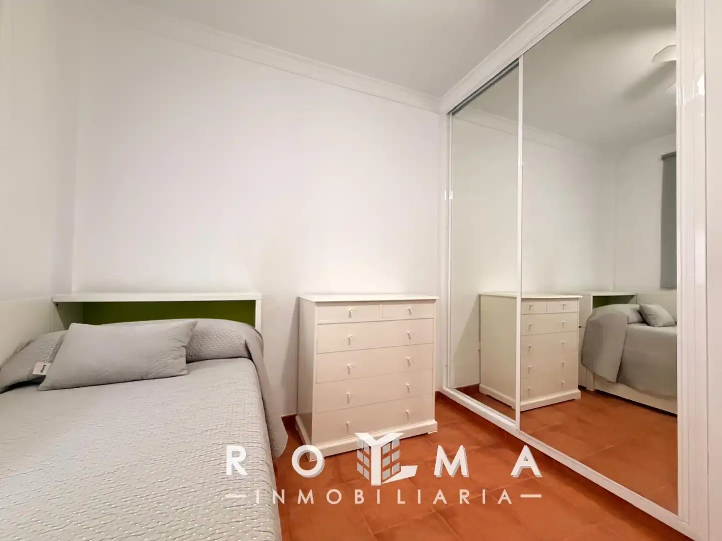Habitación de Piso de alquiler en Dos Hermanas con Aire acondicionado, Calefacción y Jardín privado