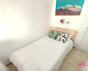 Bedroom of Flat to share in  Granada Capital  with Air Conditioner, Terrace and Balcony