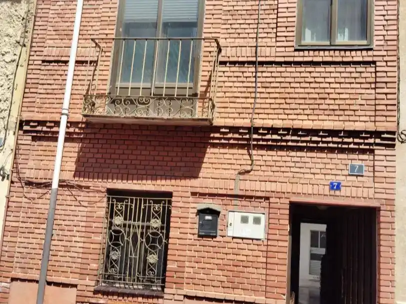Vista exterior de Casa adosada en venda en Benavente amb Balcó