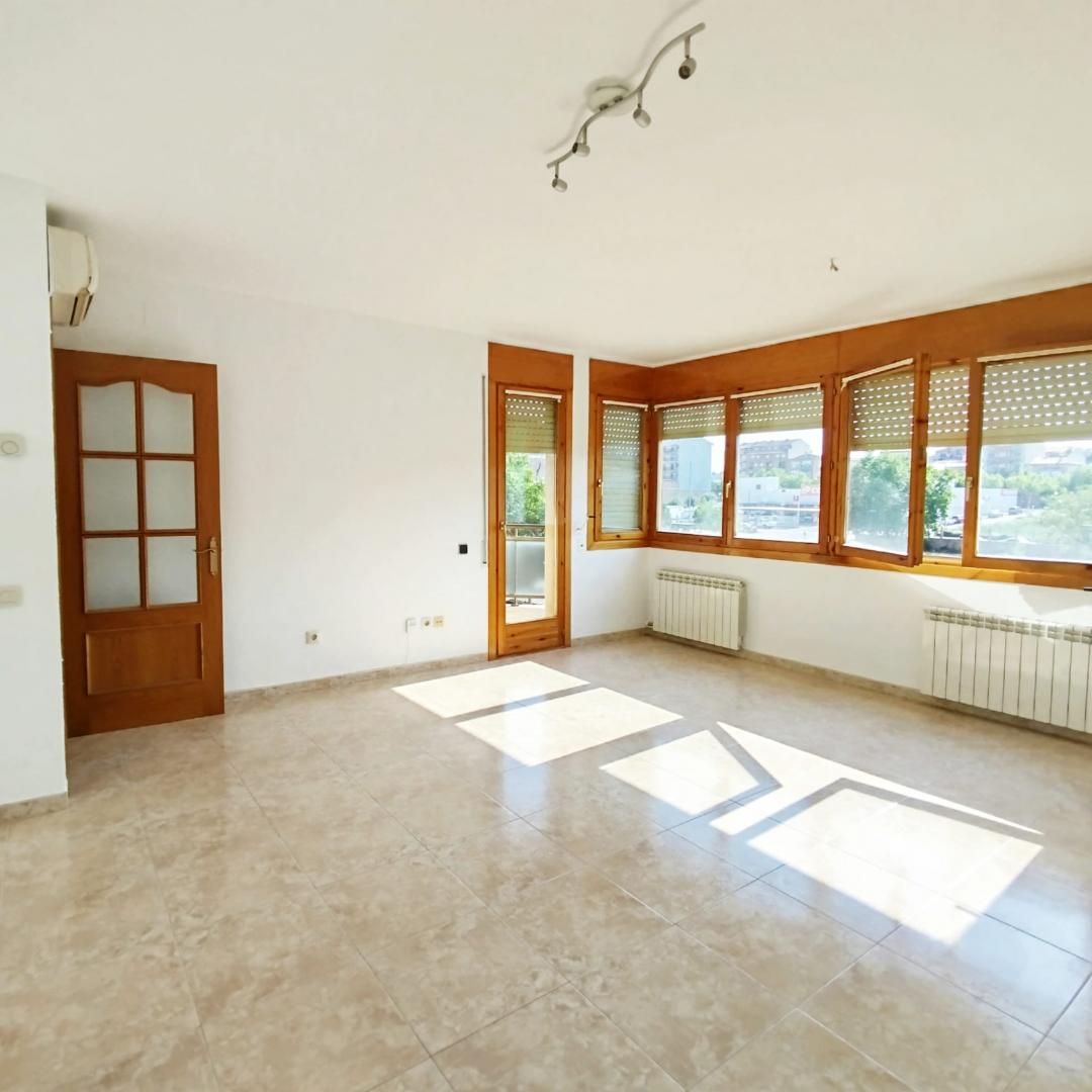 Wohnzimmer von Wohnung miete in Navàs mit Heizung und Balkon