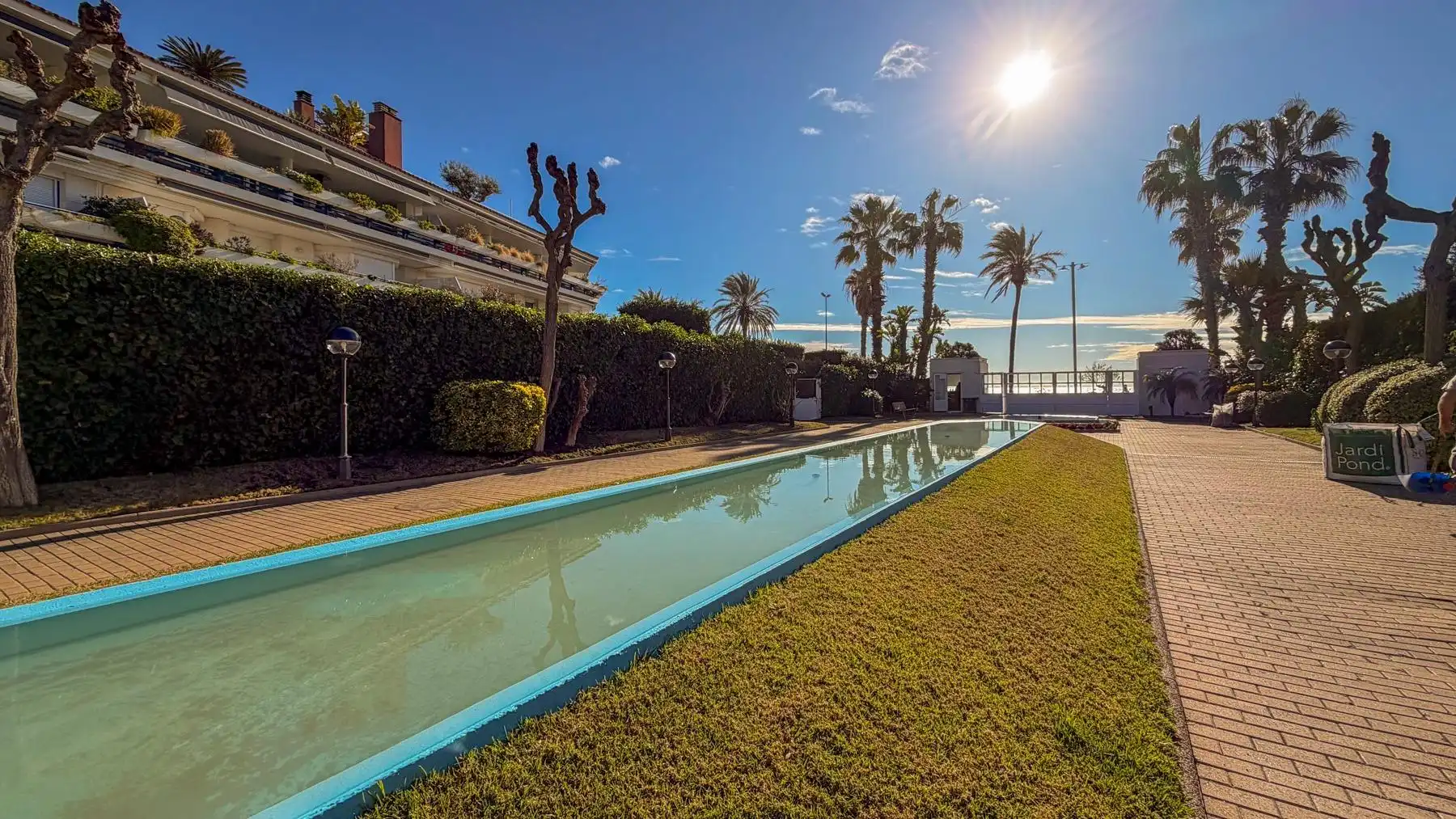 Piscina de Pis en venda en Sitges amb Aire condicionat, Calefacció i Jardí privat
