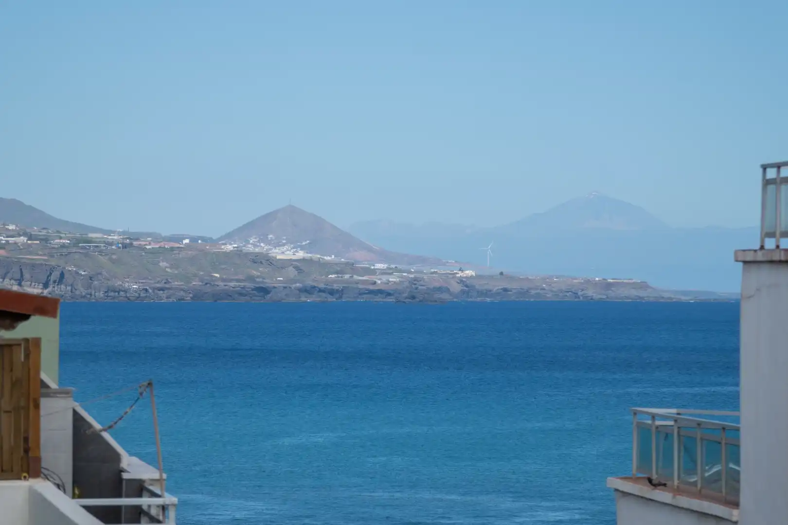 Exterior view of Attic for sale in Las Palmas de Gran Canaria  with Air Conditioner, Terrace and Storage room