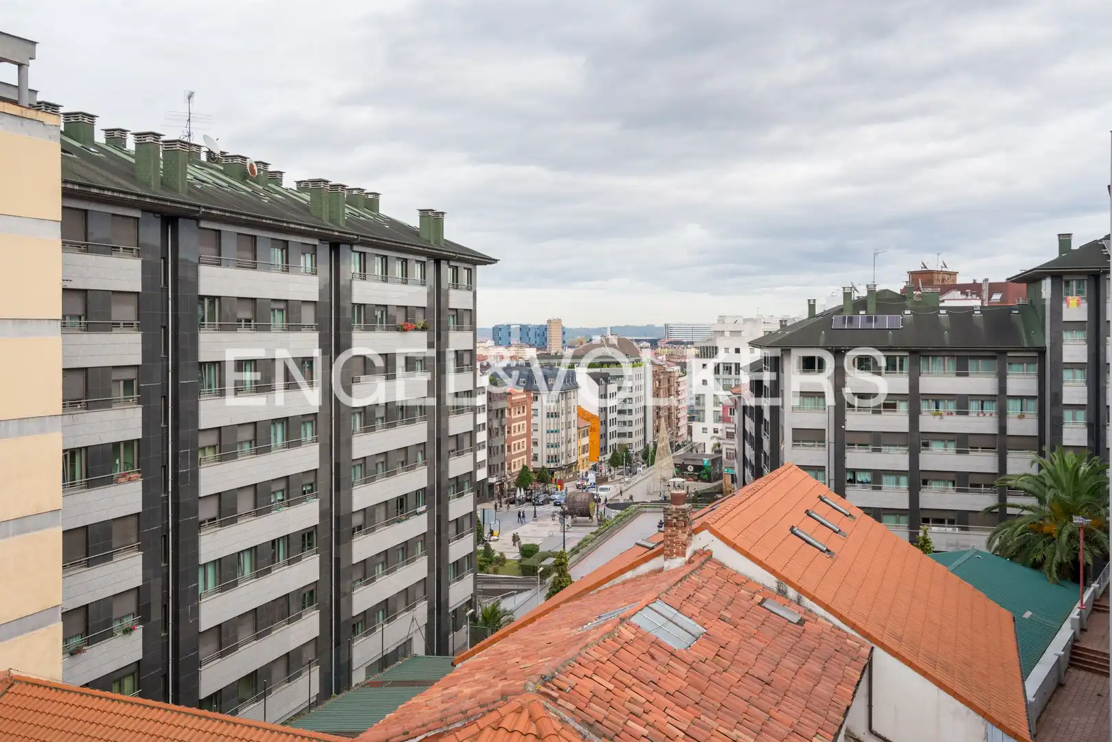 Vista exterior de Pis en venda en Oviedo  amb Calefacció