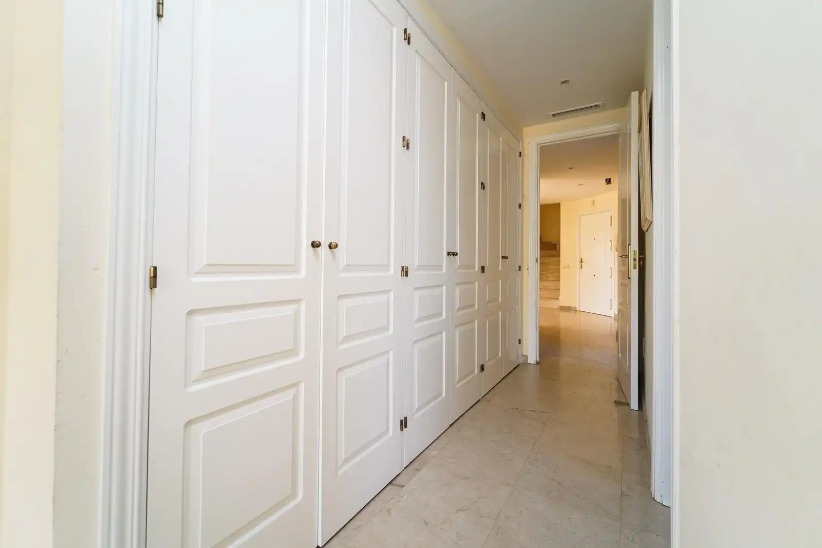 Ático en venta en Marbella con Aire acondicionado, Calefacción y Jardín privado