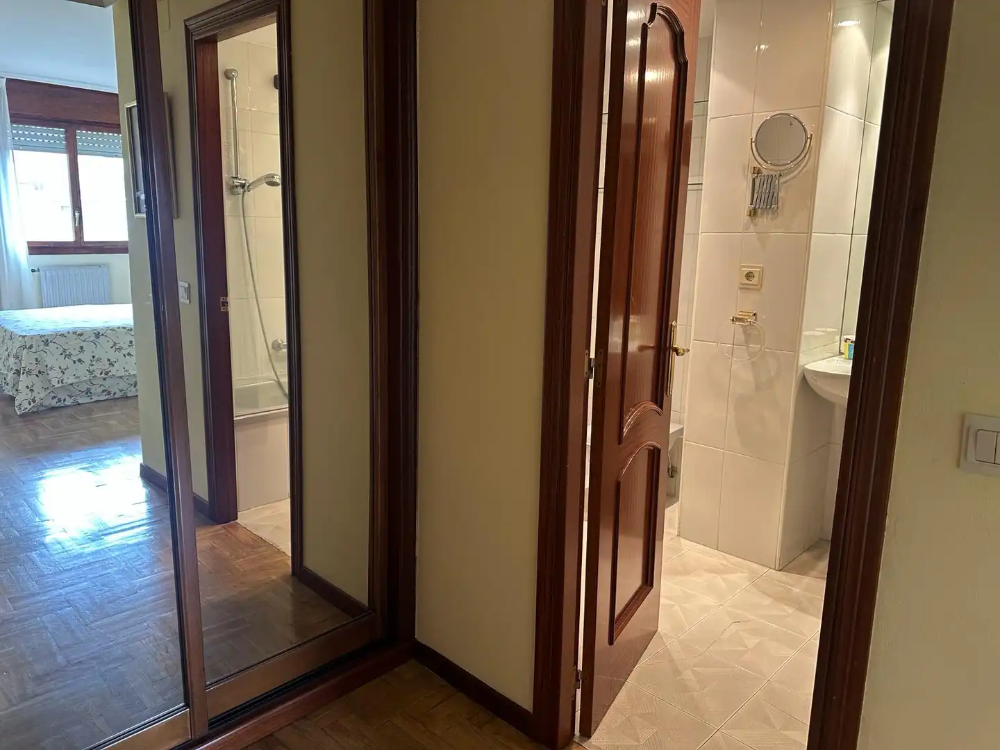 Bathroom of Flat for rent in Avilés  with Heating, Parquet flooring and Storage room