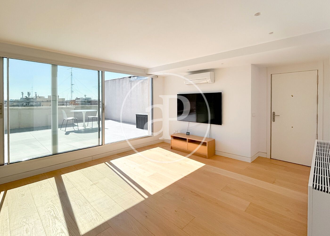 Sala d'estar de Àtic en venda en  Madrid Capital amb Aire condicionat, Calefacció i Terrassa