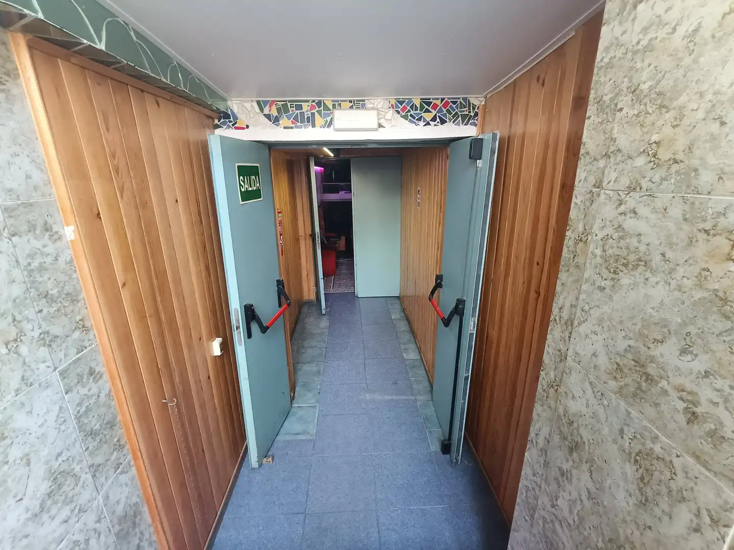 Gewerbefläche zum Verkauf in Avenida de Alféreces Provisionales, imagen 2