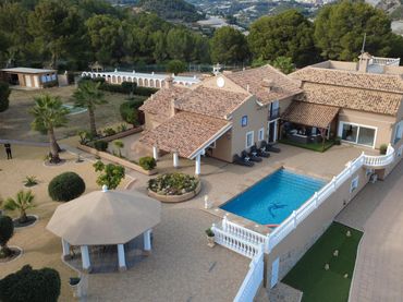 Casa con piscina en venta en La Nucia Pueblo
