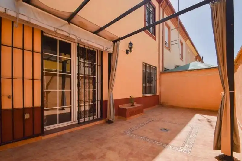 Terrassa de Casa o xalet en venda en Alhendín amb Jardí privat, Terrassa i Piscina comunitària