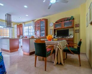 Kitchen of Single-family semi-detached for sale in  Sevilla Capital  with Air Conditioner, Heating and Private garden