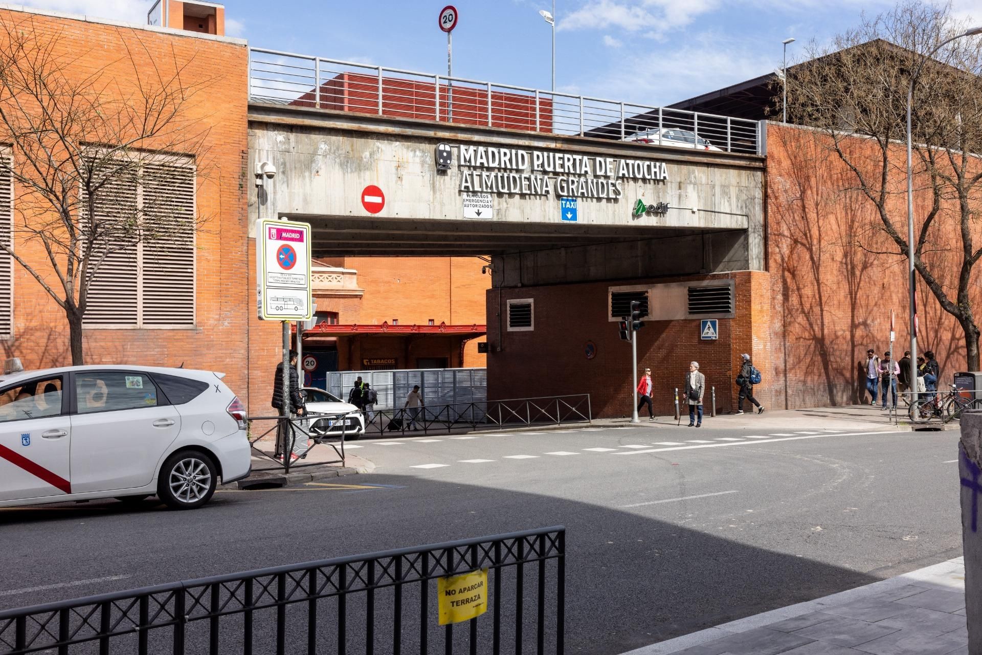 Exterior view of Apartment for sale in  Madrid Capital  with Heating