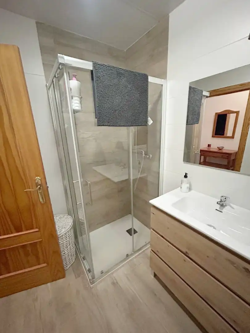 Baño de Piso de alquiler en Güéjar Sierra con Amueblado, Horno y Lavadora