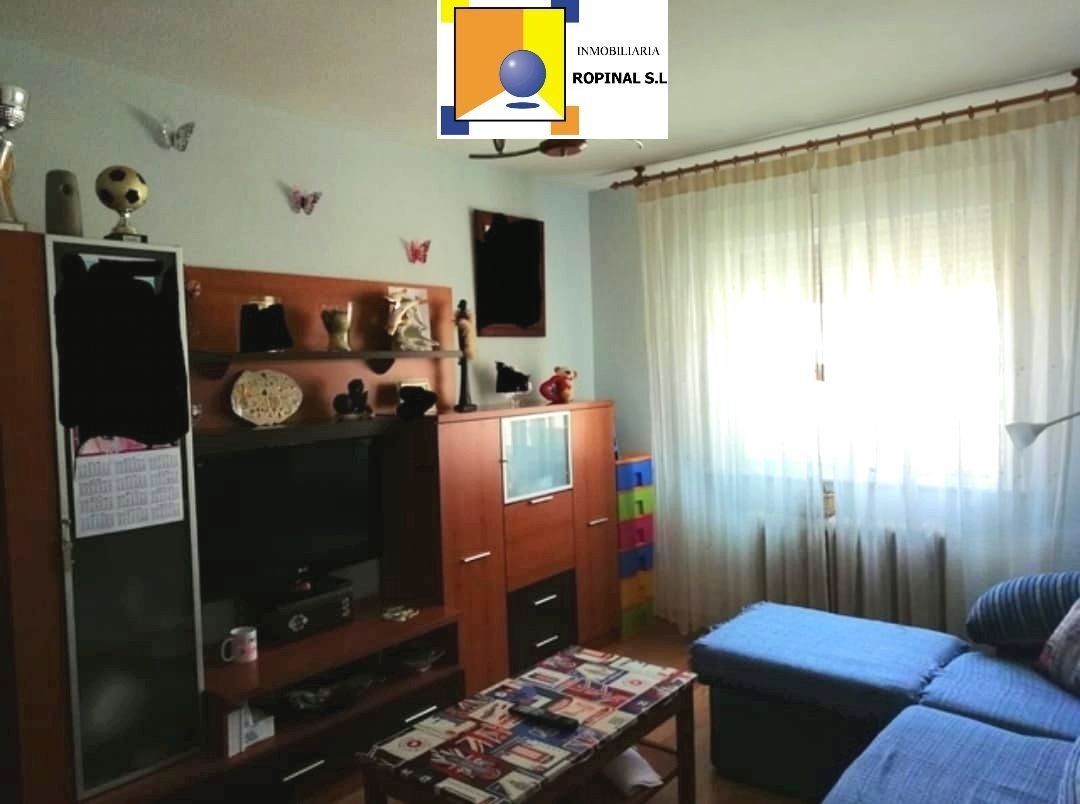 Dormitori de Pis en venda en Castellanos de Villiquera amb Calefacció, Parquet i Moblat