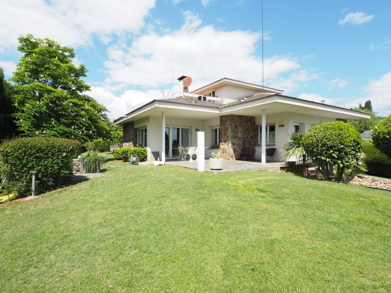 Vista exterior de Casa o xalet en venda en Canovelles amb Aire condicionat, Calefacció i Jardí privat