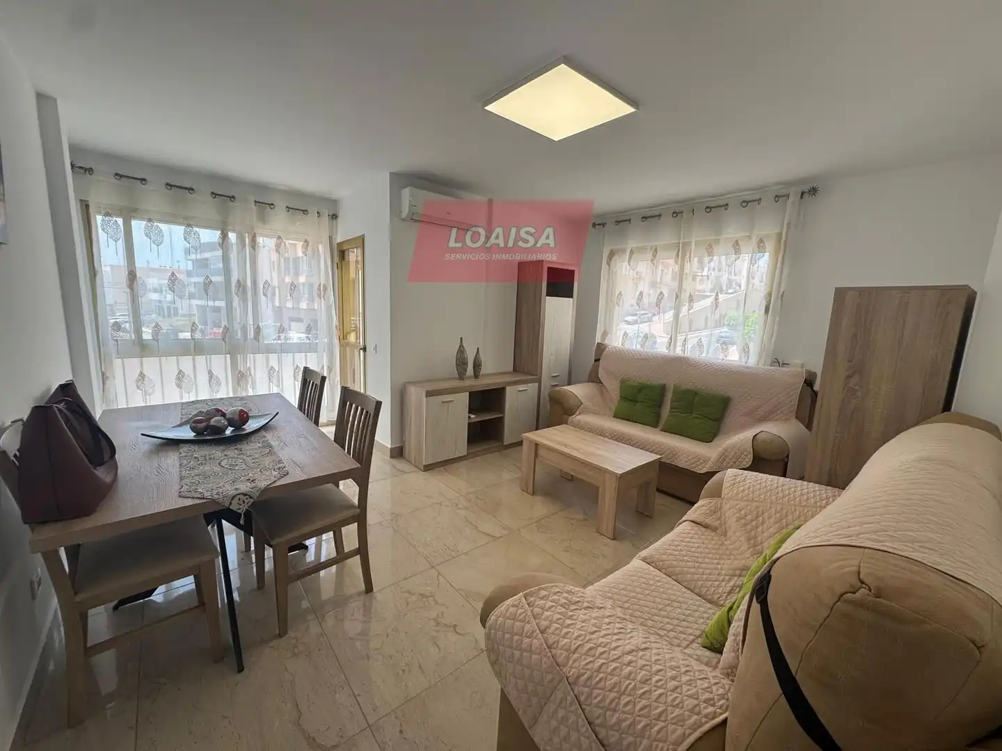 Sala d'estar de Pis en venda en Garrucha amb Aire condicionat, Terrassa i Moblat